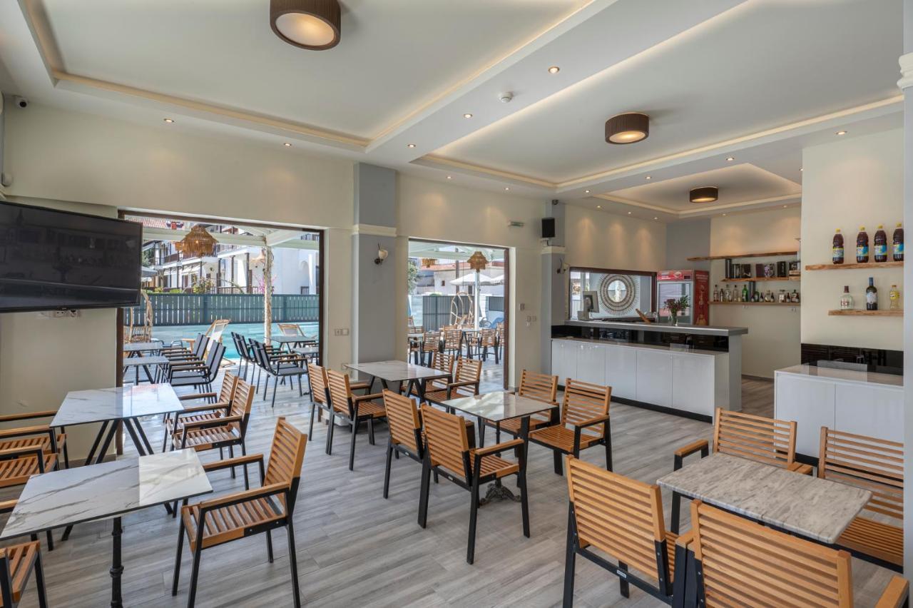 Adonis Hotel Pefkochori Extérieur photo