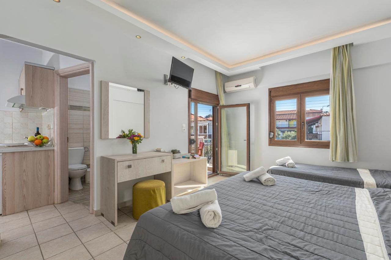 Adonis Hotel Pefkochori Extérieur photo